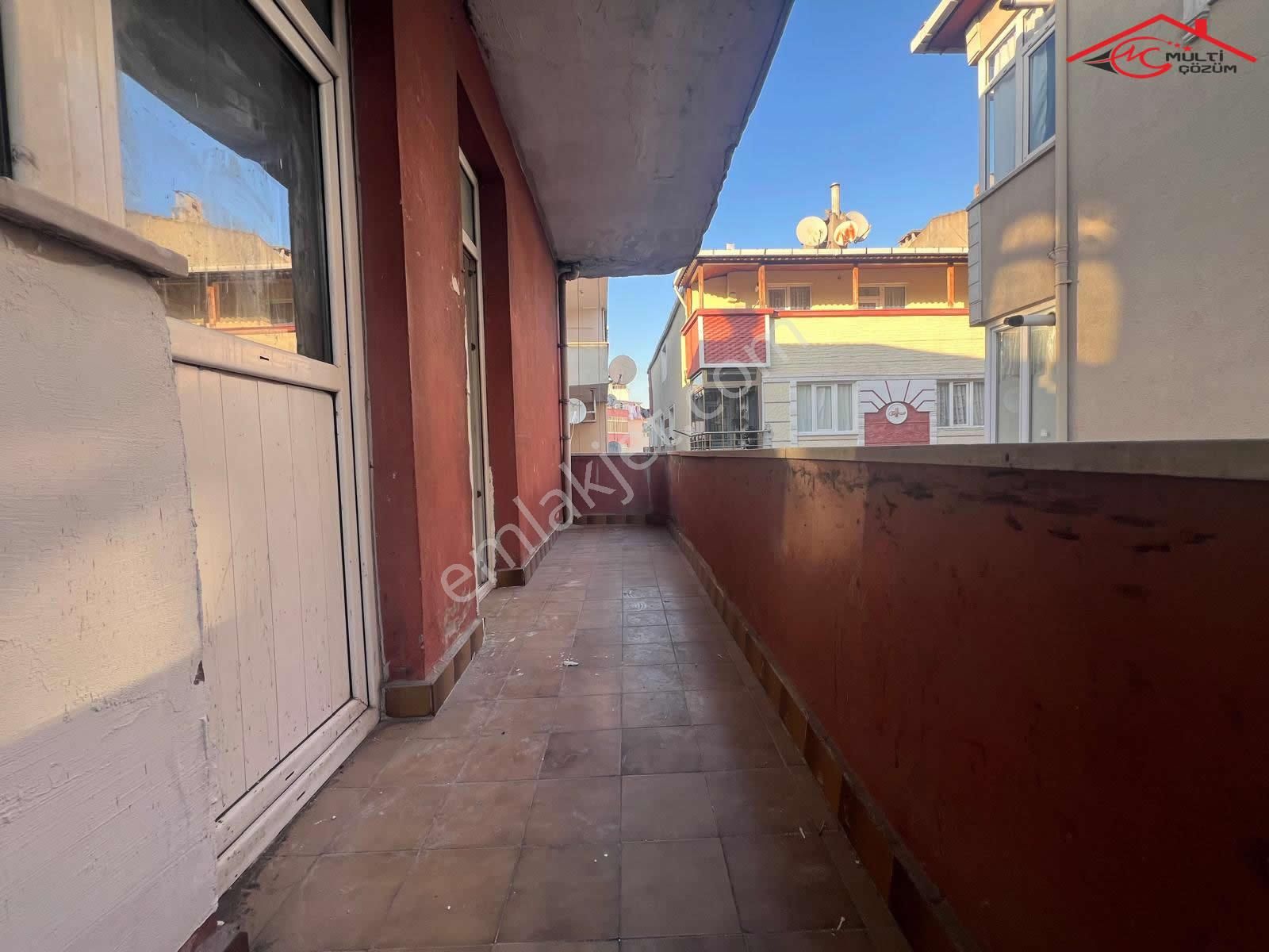 Yenibosna Fevzi Çakmak Mahallesinde Kiralık Bekara Uygun 3+1 Daire - Görsel 3