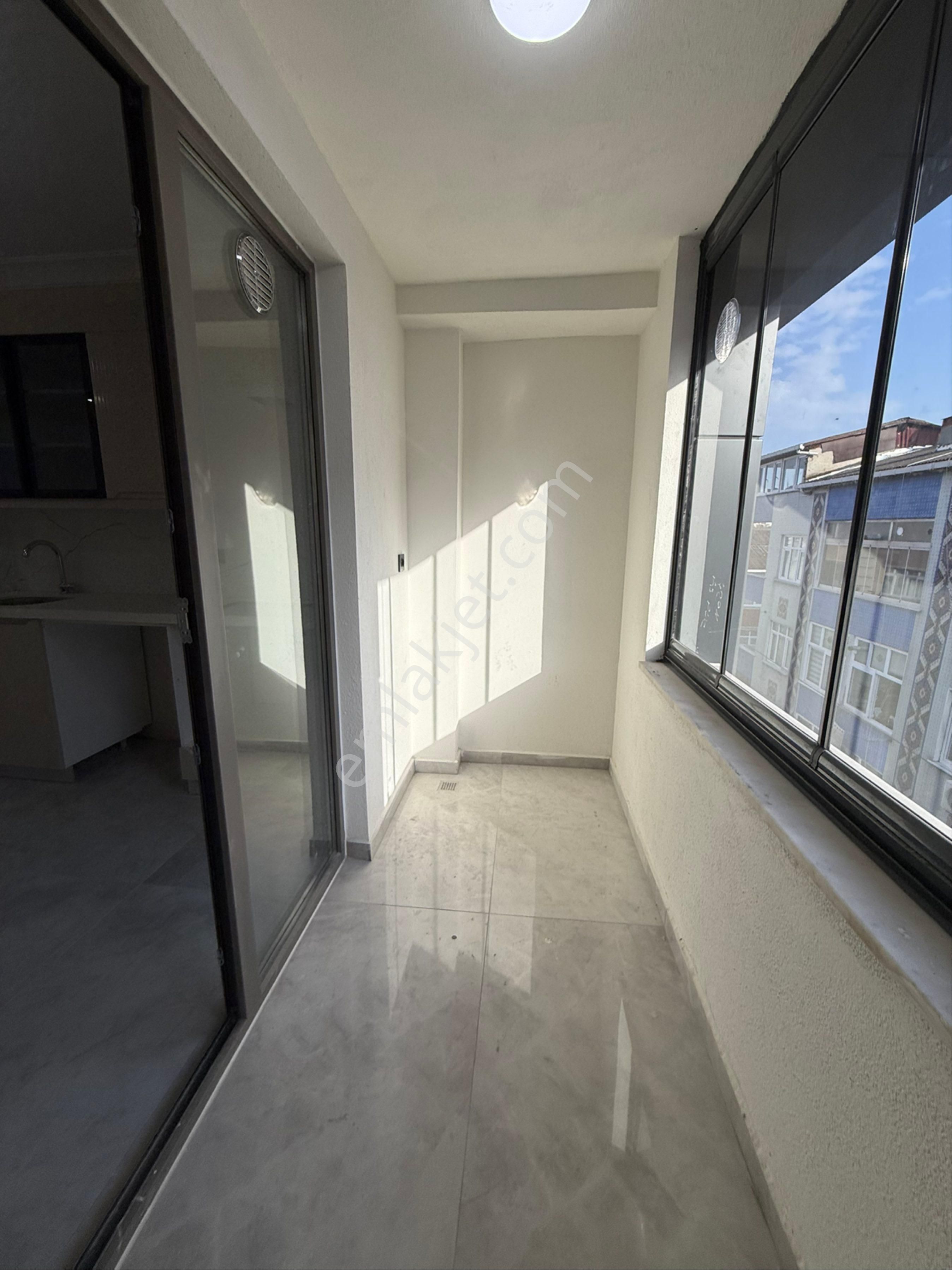 Tuna Mahallesinde Çamaşır Odalı, Yerden Isıtmalı Lüks 3+1 - Görsel 23