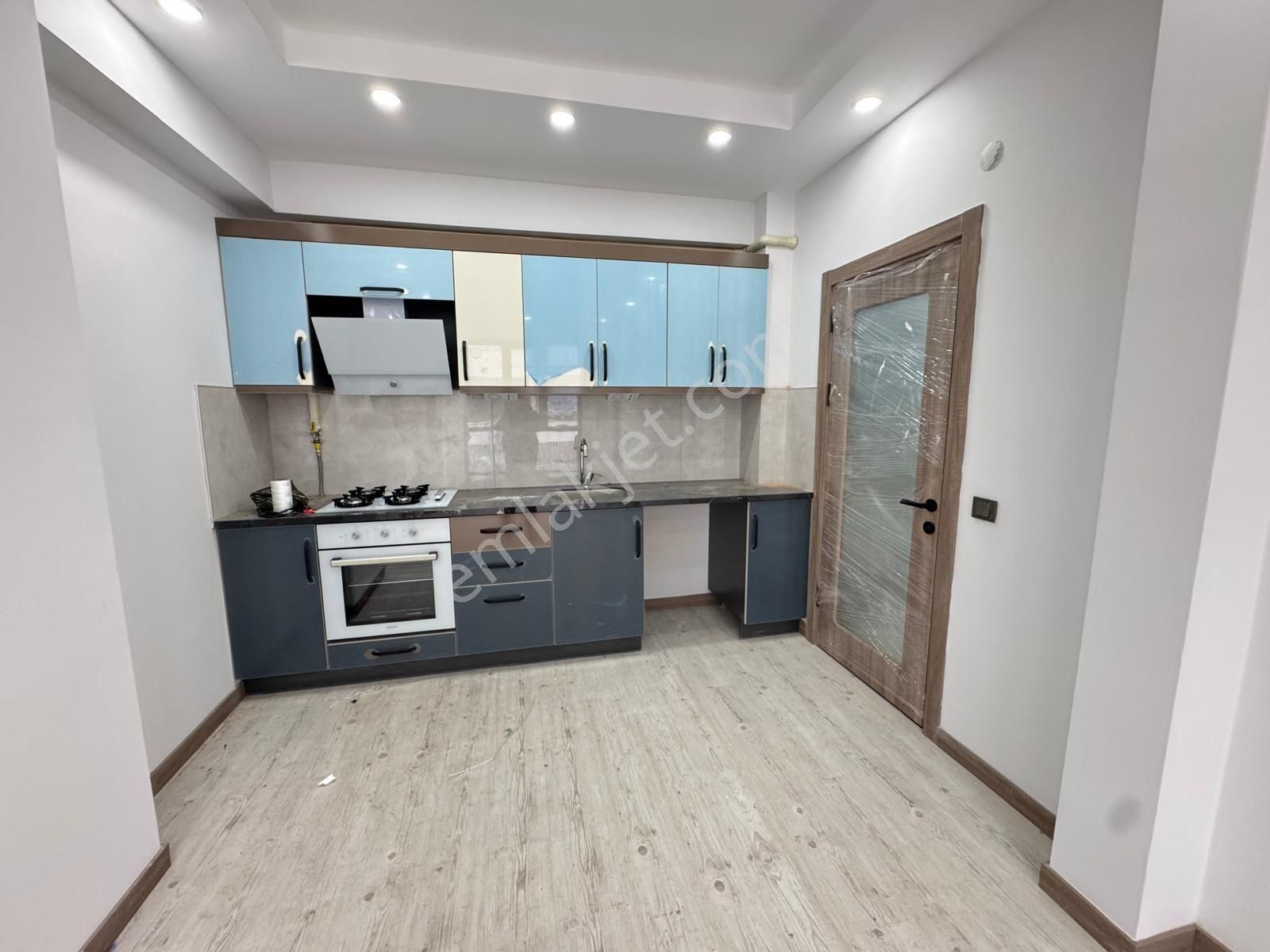 Edremit Askeri Lojman Civarı Kiralık Sıfır Arakat