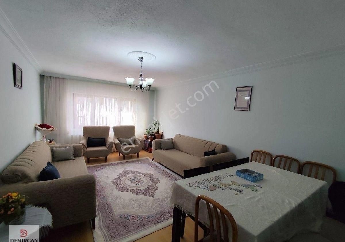 Etimesgut 30 Ağustos Mah. Masrafsız Geniş Köşe Başında 3+1