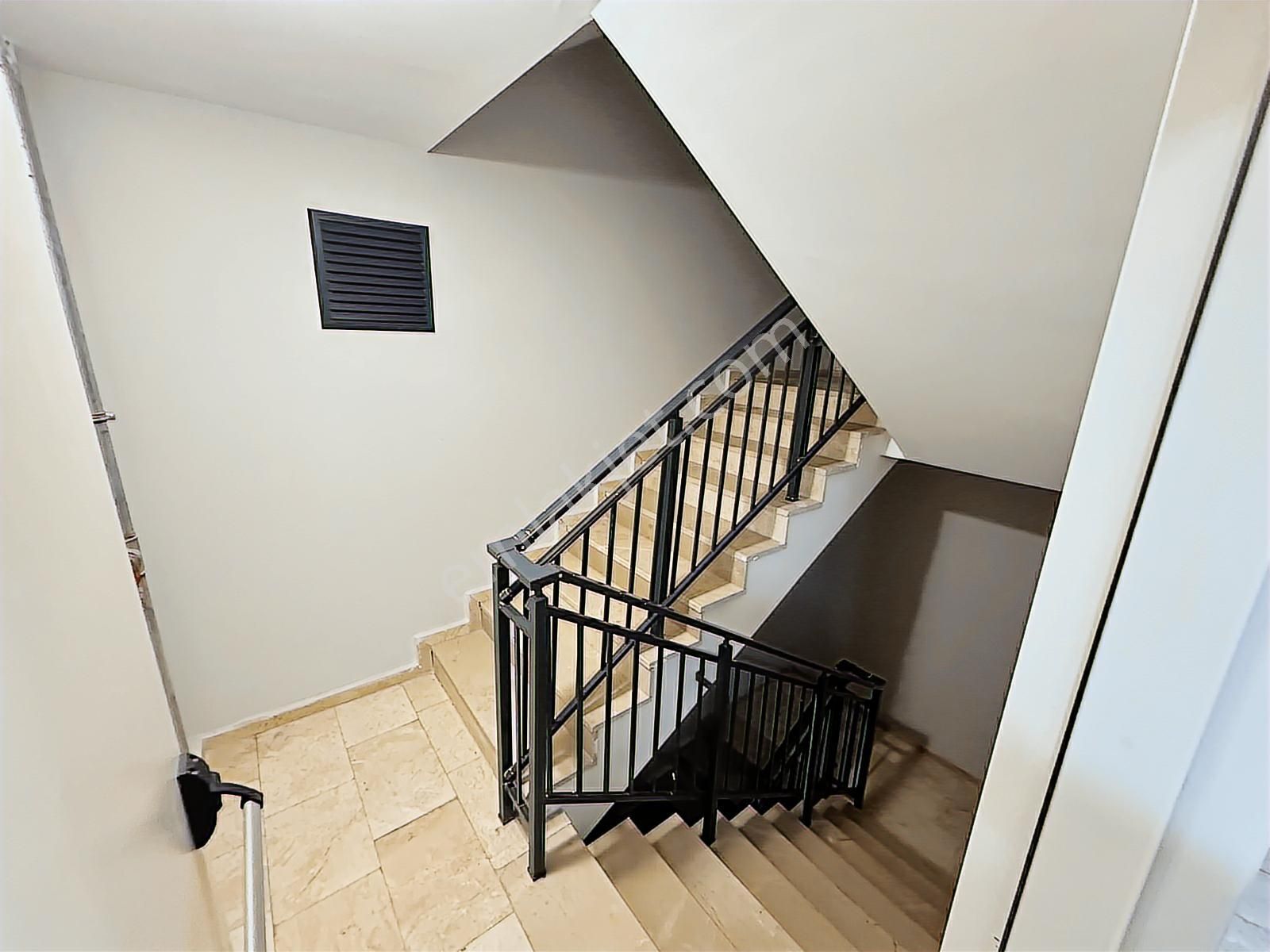 Şeref Emlaktan Şehr-i Bağcılar Sitesinde 3+1 8. Kat Şehir Cephe - Görsel 16