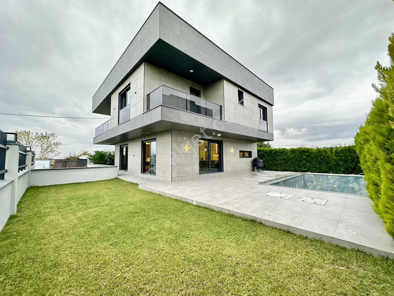 [kassel Yapı]kapalı Otoparklı-müstakil Havuzlu-teraslı-5+1 Villa