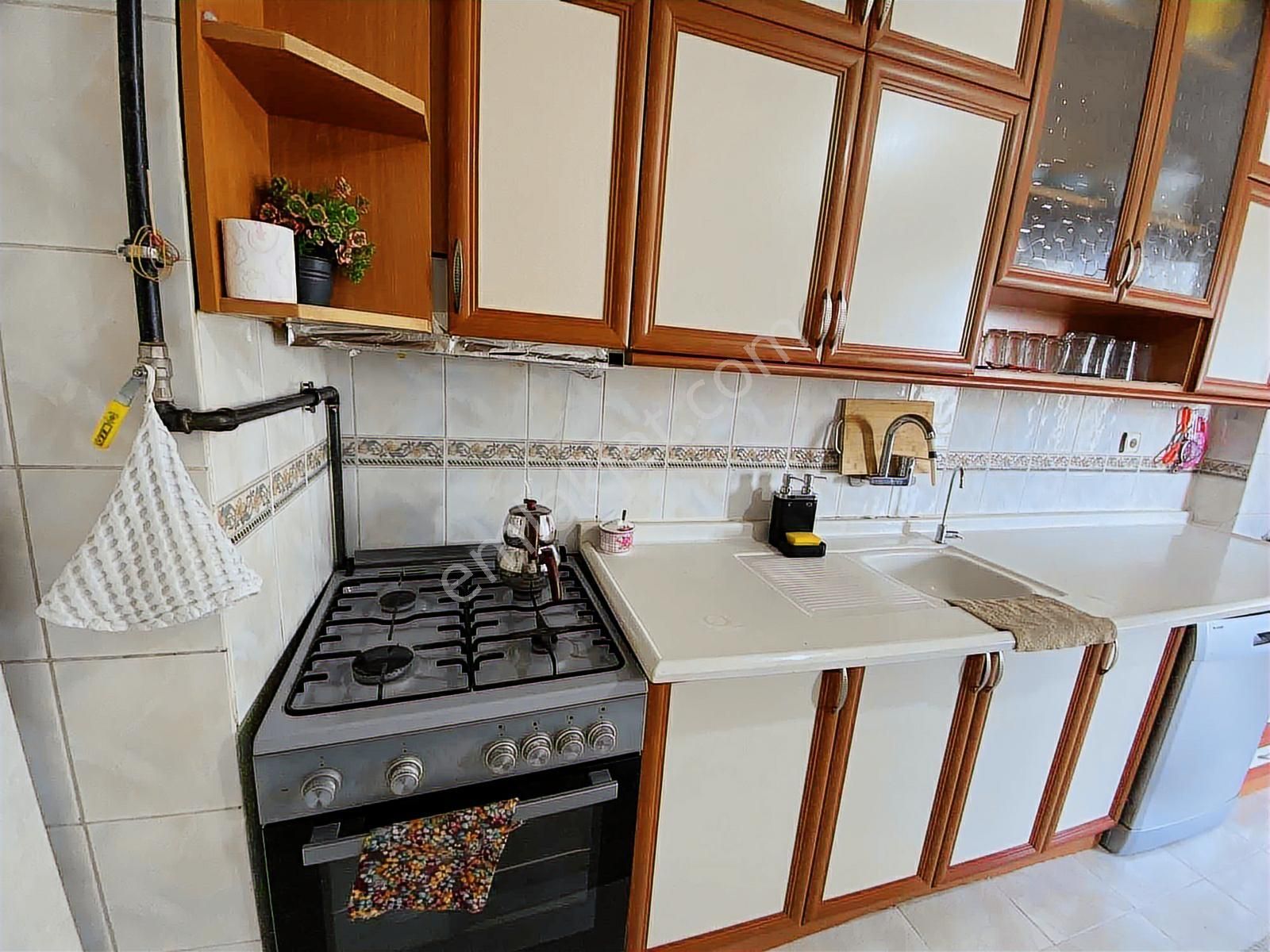 Yazır Mah Merkez Tranway Yolu Üzeri 3+1 140 M2 Net