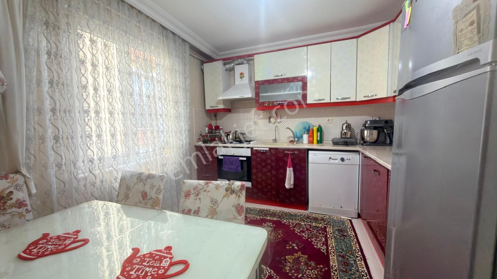 Mevlana  Mahallesinde 3+1 ,,120 M2 Arakat,kredide Sınır Yok