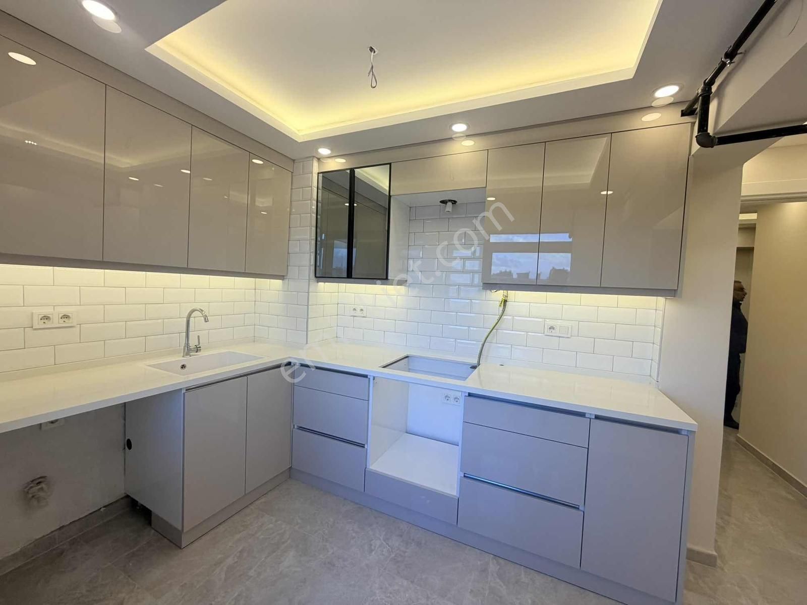 Yeşil Alan Manzaralı Dublex Teraslı 4+1 180 M2 Metro Dibi Daire - Görsel 13