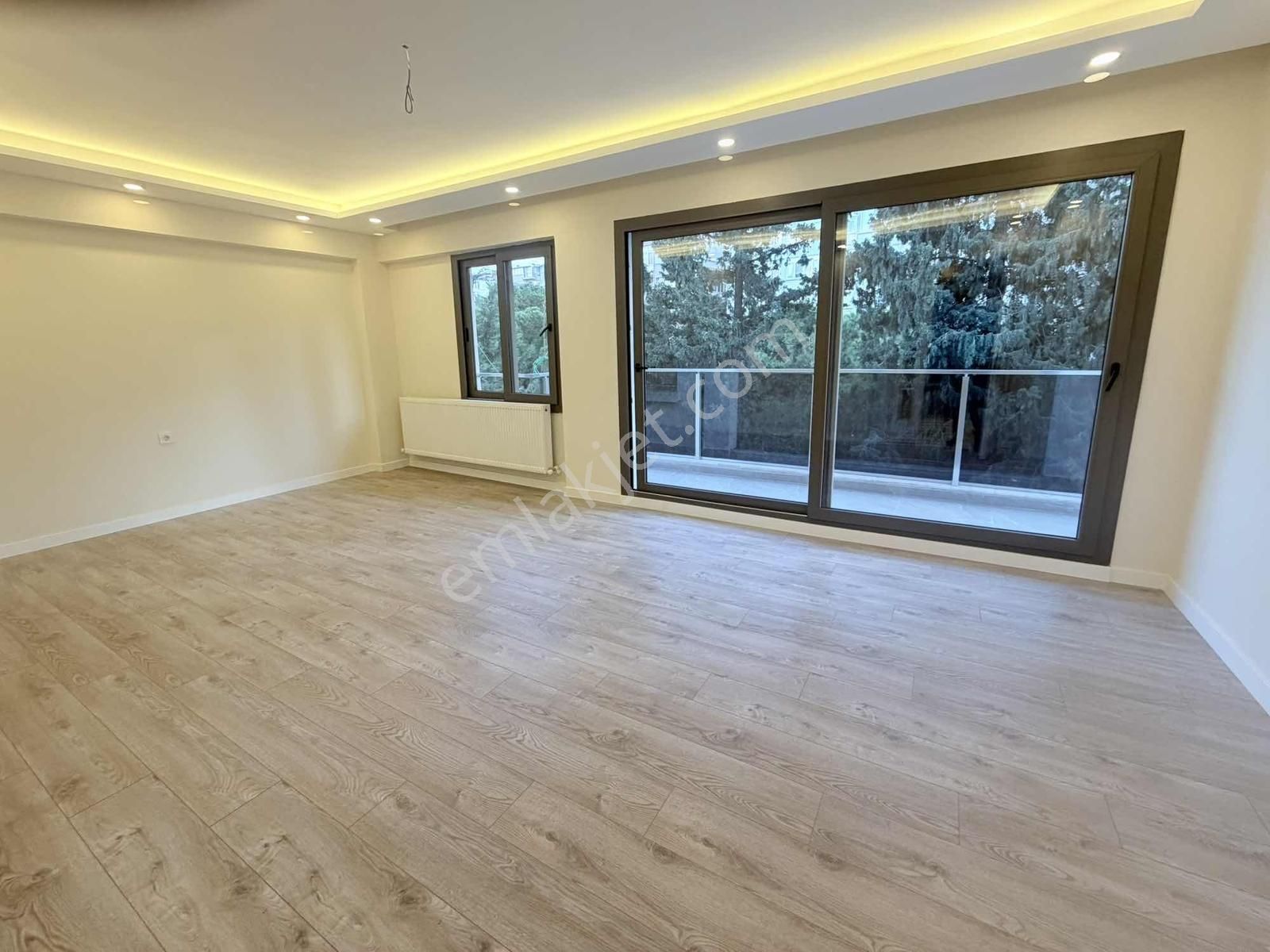 Yeşil Alan Manzaralı Dublex Teraslı 4+1 180 M2 Metro Dibi Daire
