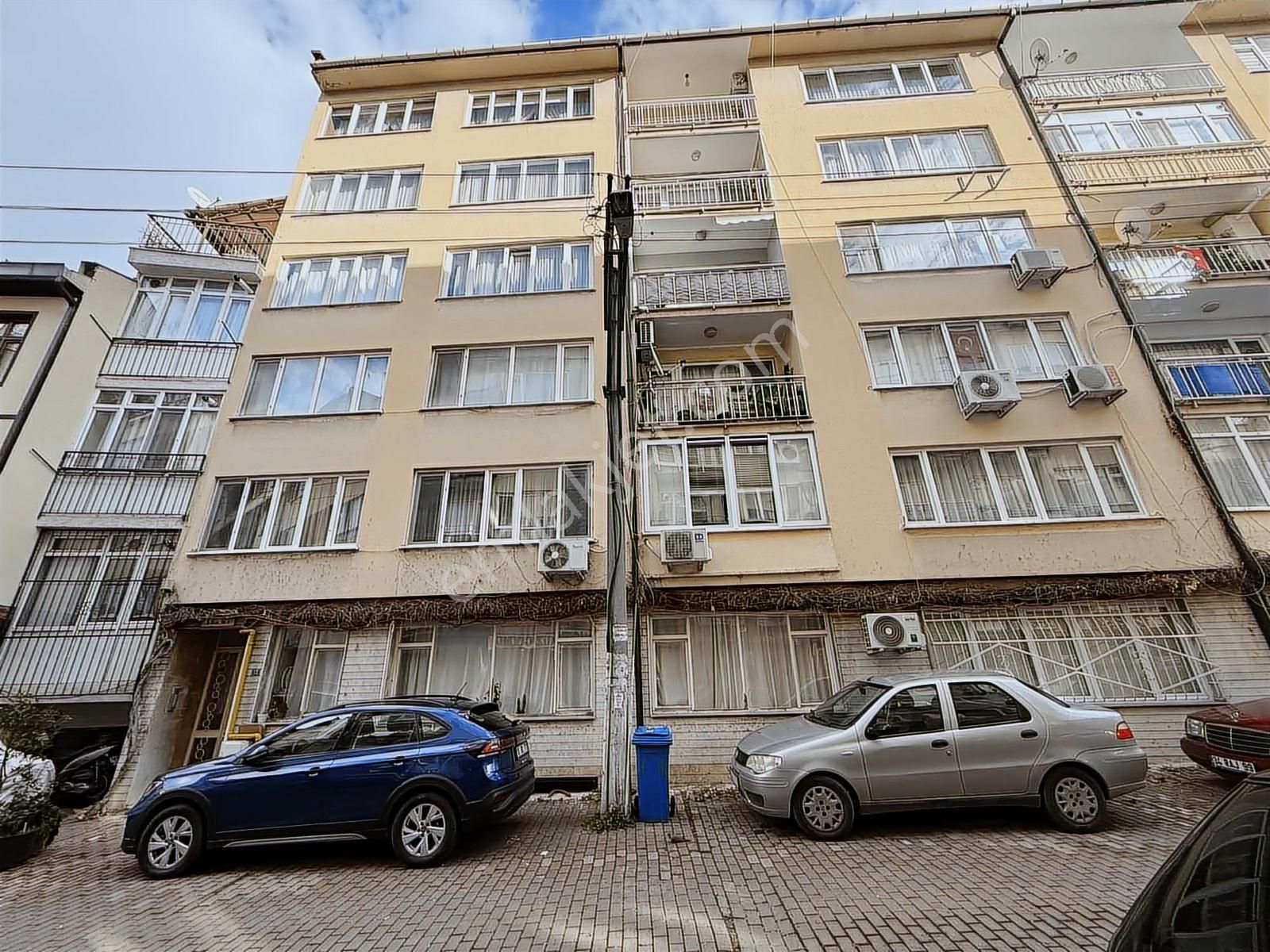 Osmangazi Nalbantoğlu Mahellesinde Satılık 3+1 Bakımlı Daire