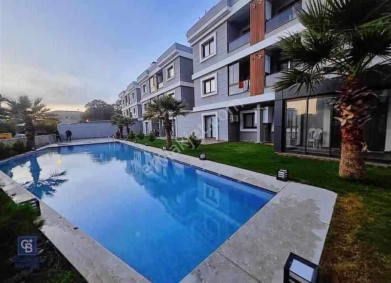 Menderes Cüneytbey Mahallesi Havuzlu Sitede Eşyalı 1+1 Kiralık