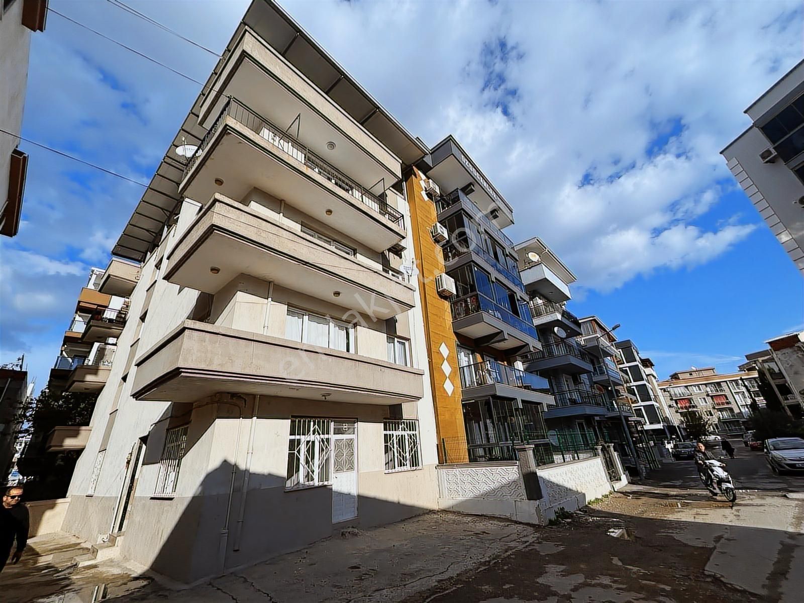 Menemen Uğur Mumcu Mahallesi Kiralık Bahçeli 3+1 Daire