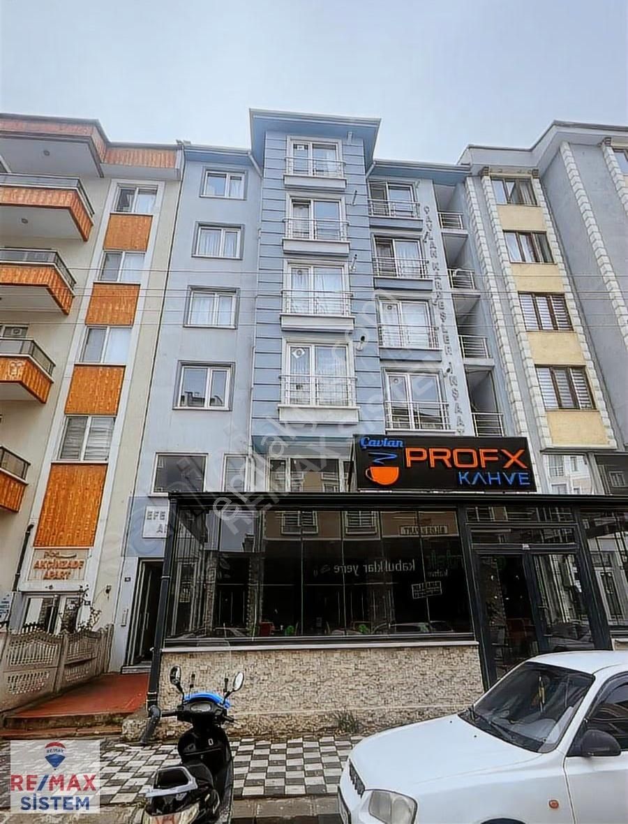 *erenler Mah. Çekirdek Kahve Karşısında Satılık 1+1 Daire*