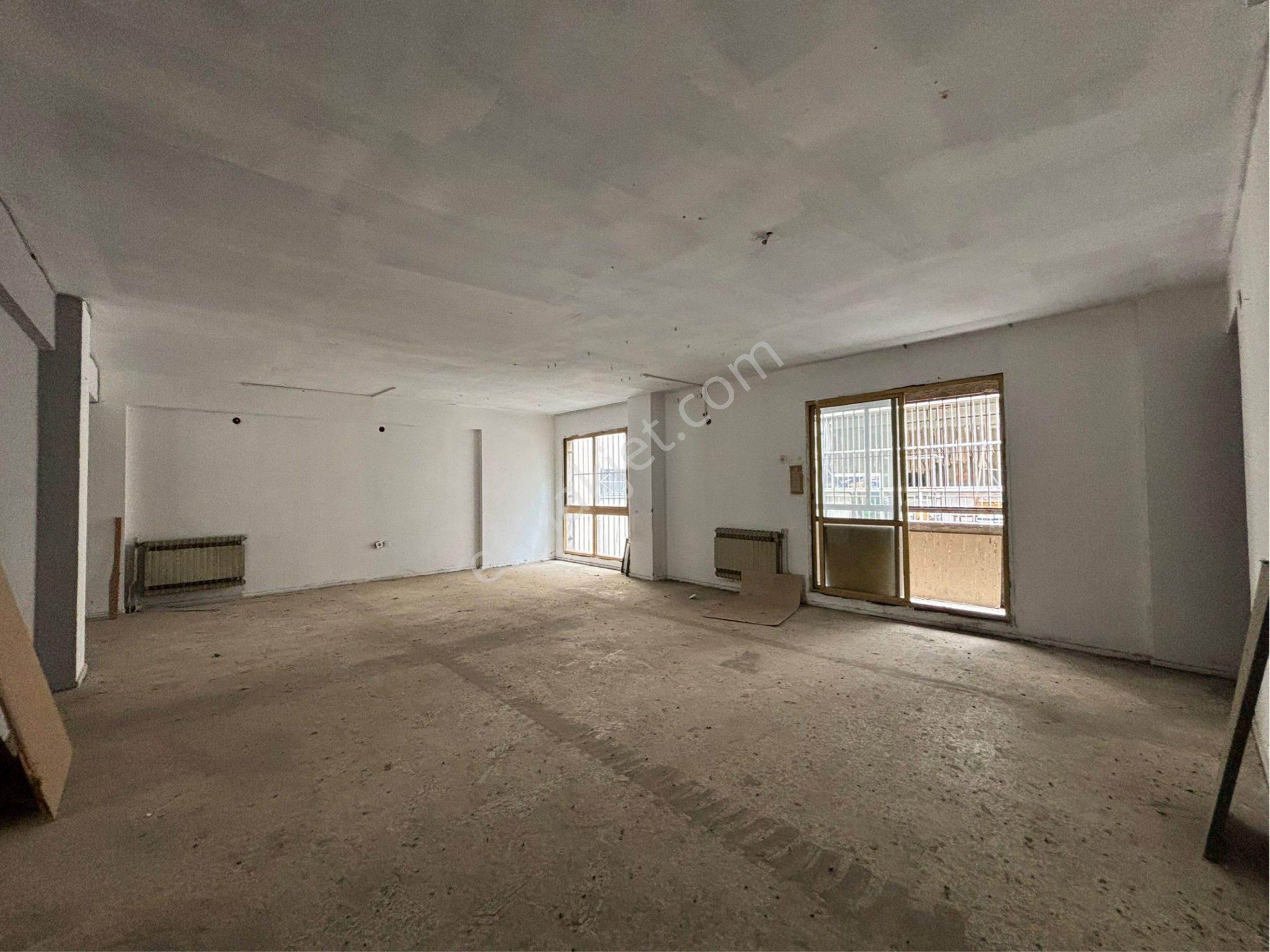 Konak Basmanede 3.kat Boş 140m2 Asansörlü Satılık İş Yeri / Ofis!