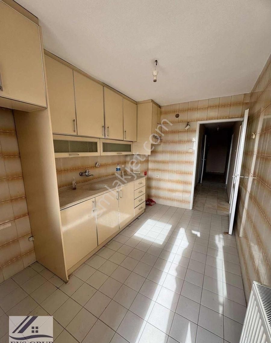 Bornovada Cadde Üzeri 3+1 140m2 Arakat Asansör Otoparklı Daire - Görsel 12