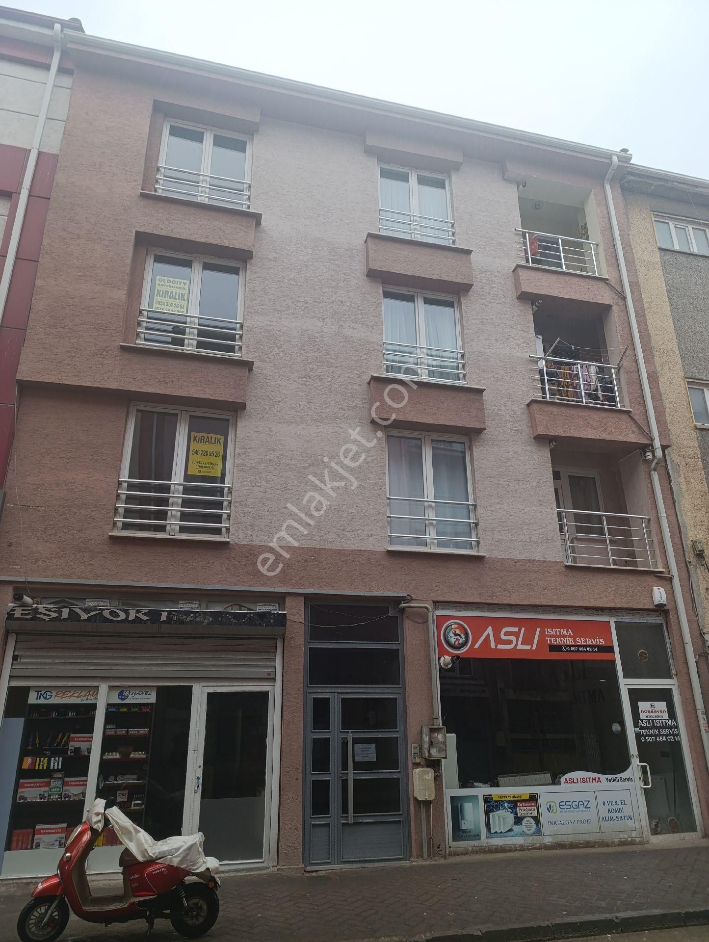 Derman Cd Üstü 1+1 Teraslı Ayrı Mutfaklı Daire Kombili