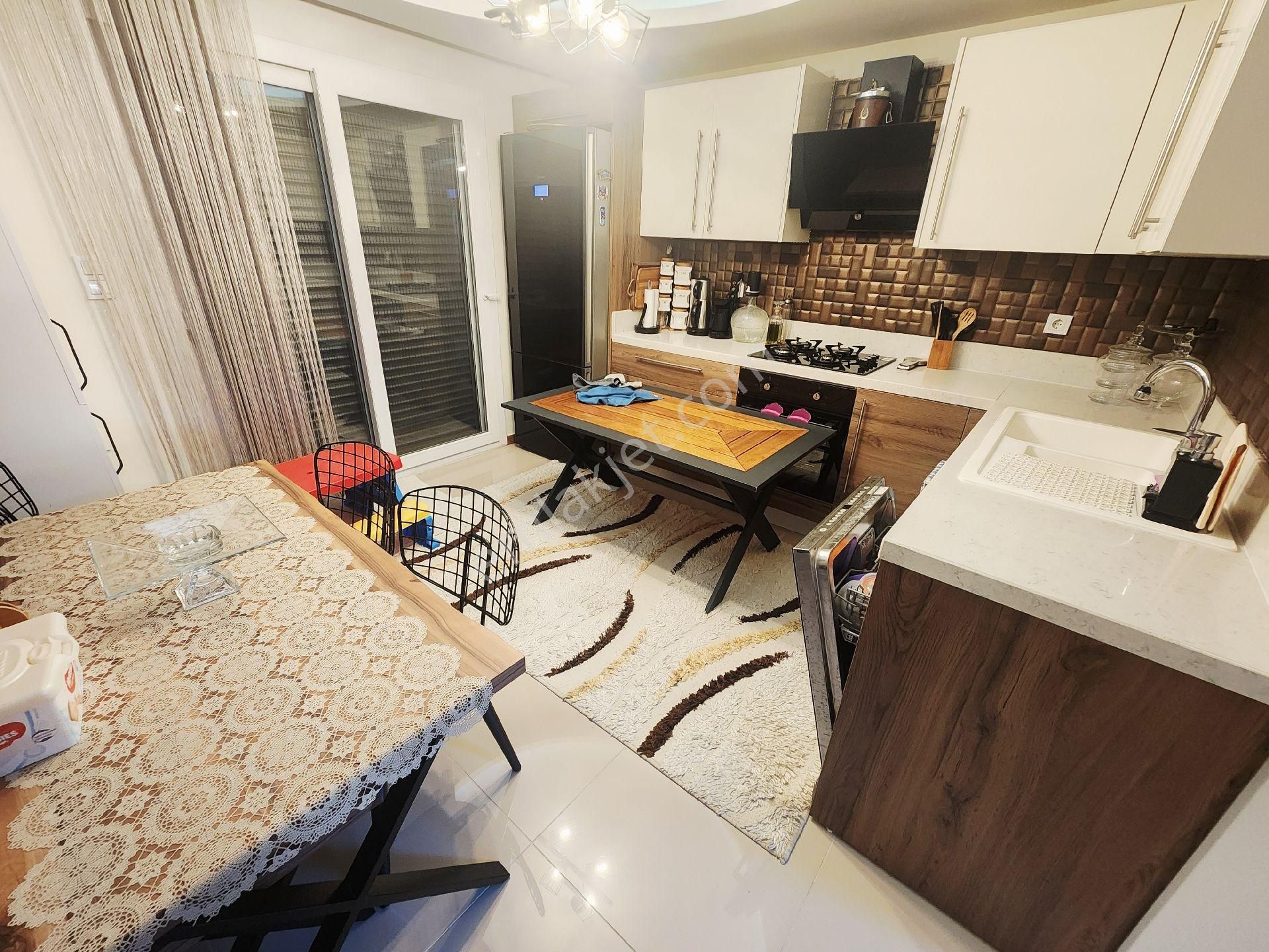 Kuşadası Soğucak Satılık Harika Havuzlu Sitede Villa - Görsel 16