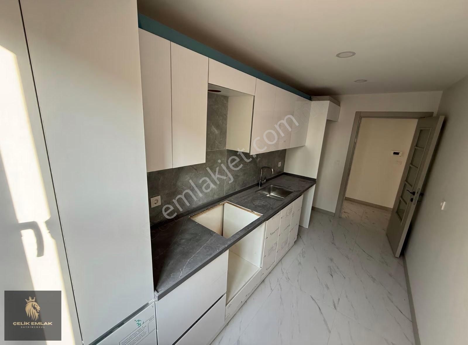 Ümraniye Çarşı İstiklal Sıfır 2+1 İskanlı Metro Yanında - Görsel 7