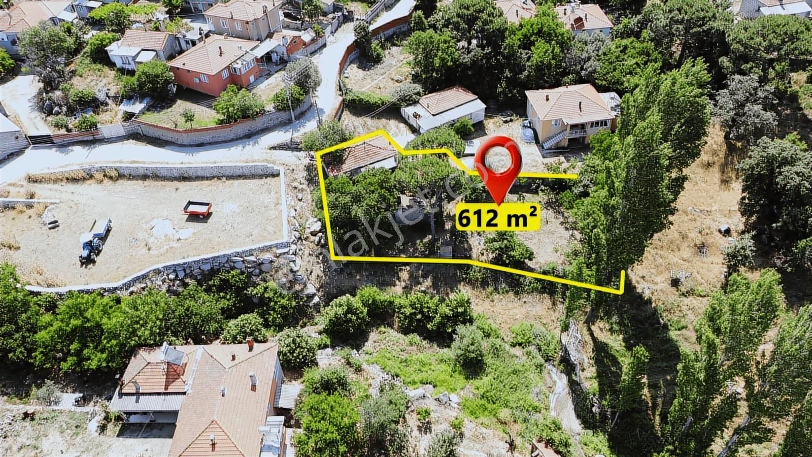 Pinus Gayrimenkul'den//kozak Karaveliler'de 612m² Bahçeli Köyevi