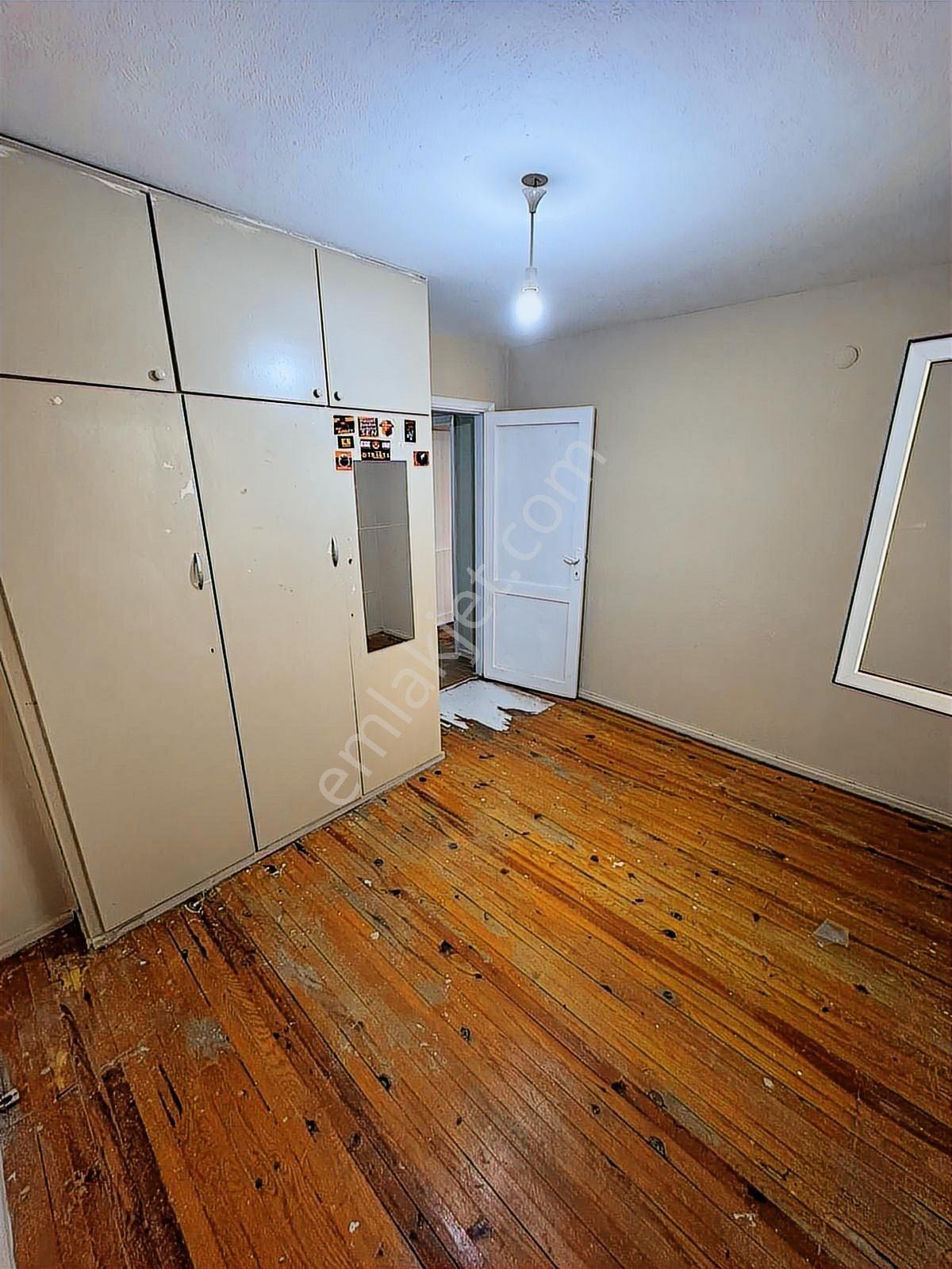 Bornova Küçükparkta Çok İyi Konumda Satılık 3+1 Daire - Görsel 5