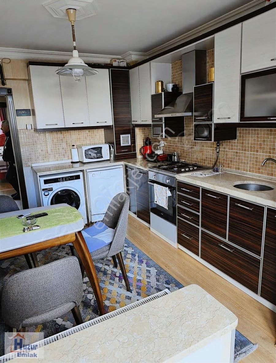 Güvenevler Mah.muhteşem Lokasyanda İçi Yapılı 3+1 Satılık Daire - Görsel 2