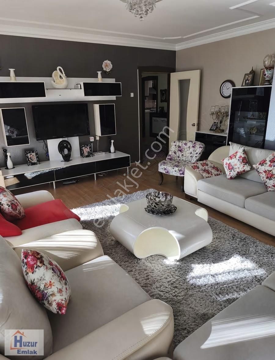 Güvenevler Mah.muhteşem Lokasyanda İçi Yapılı 3+1 Satılık Daire - Görsel 5