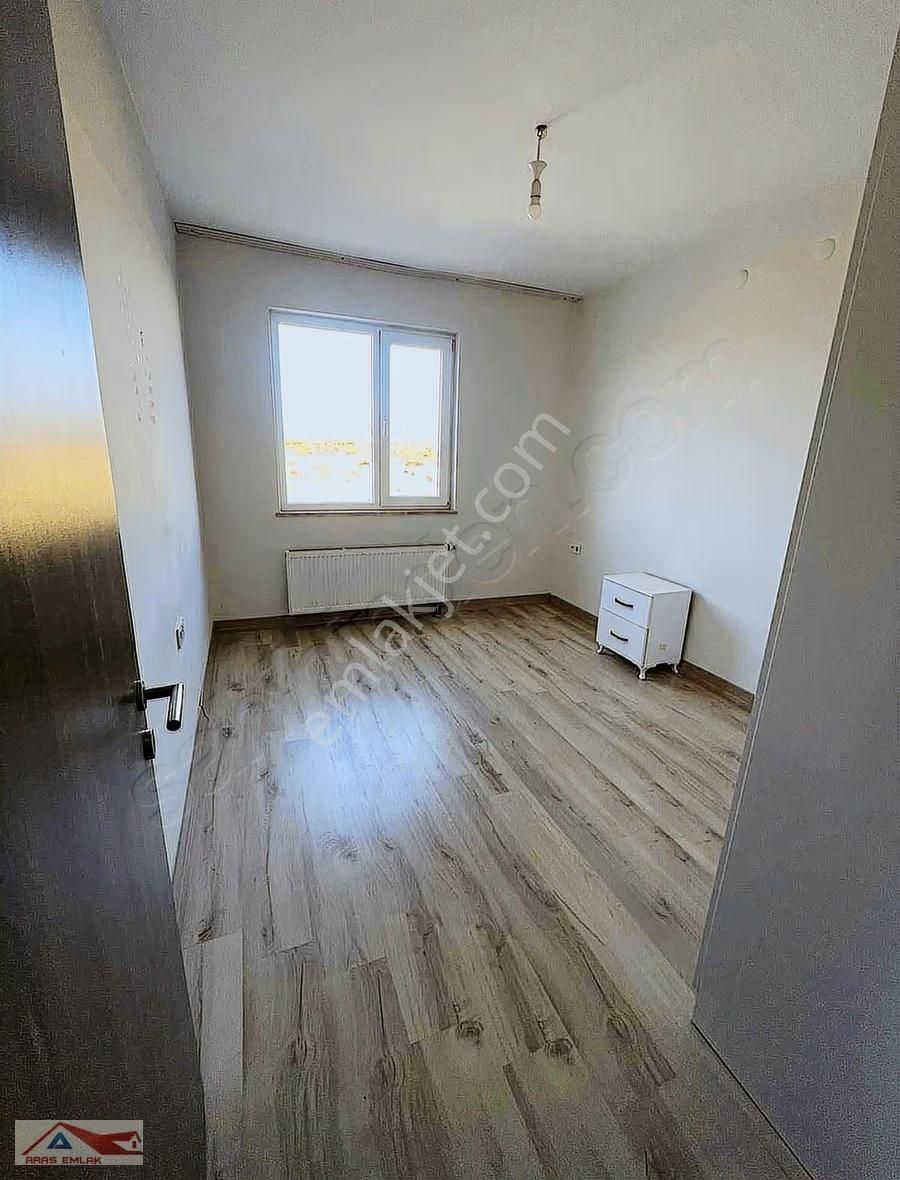 Tokide Site İçinde Kaçmaz Kısmı Eşyalı Katta Geniş Daire - Görsel 12