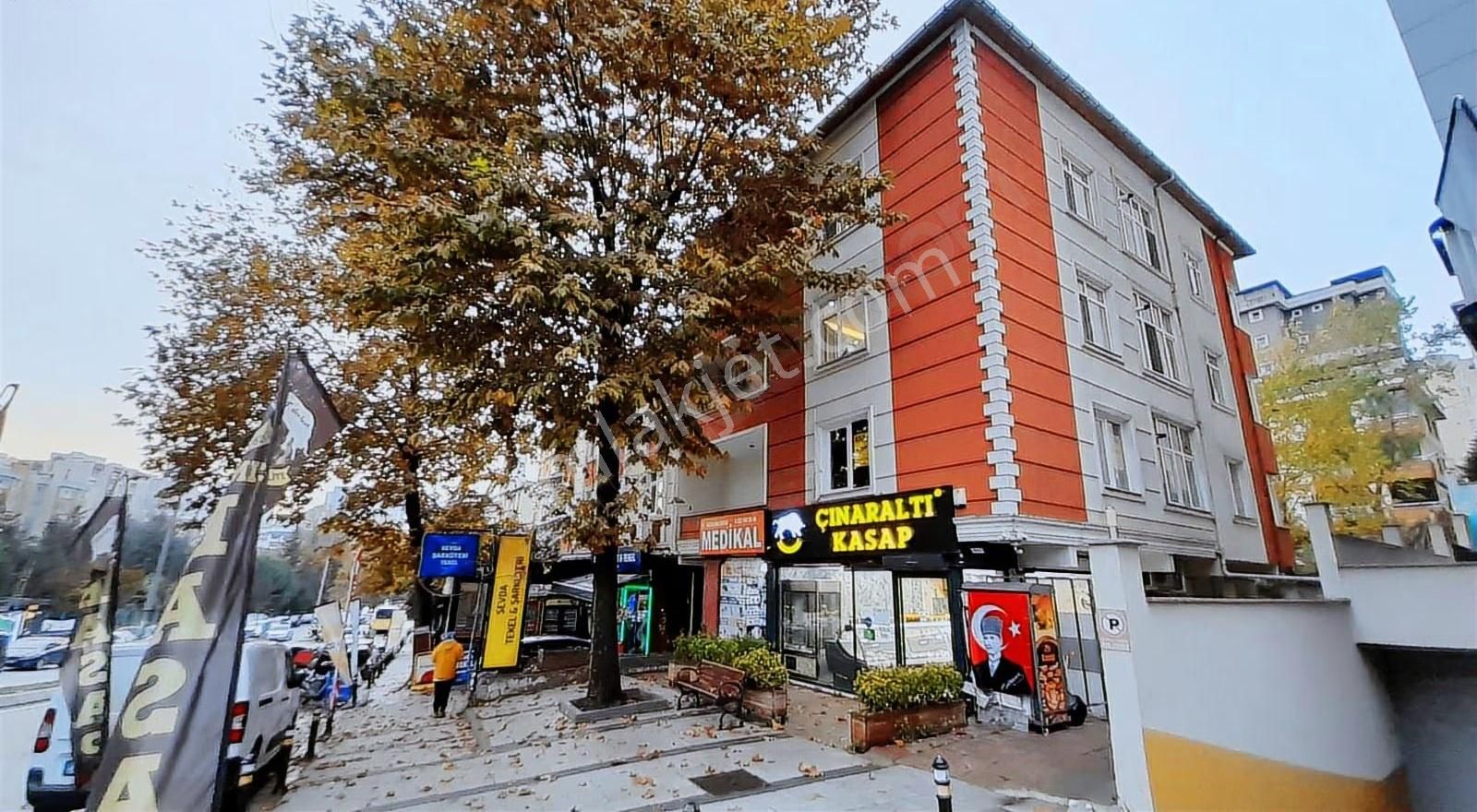 Ataşehir Barajyolu Bulvarda Balkonlu Az Katlı Aile Binasda 3+1 - Görsel 4