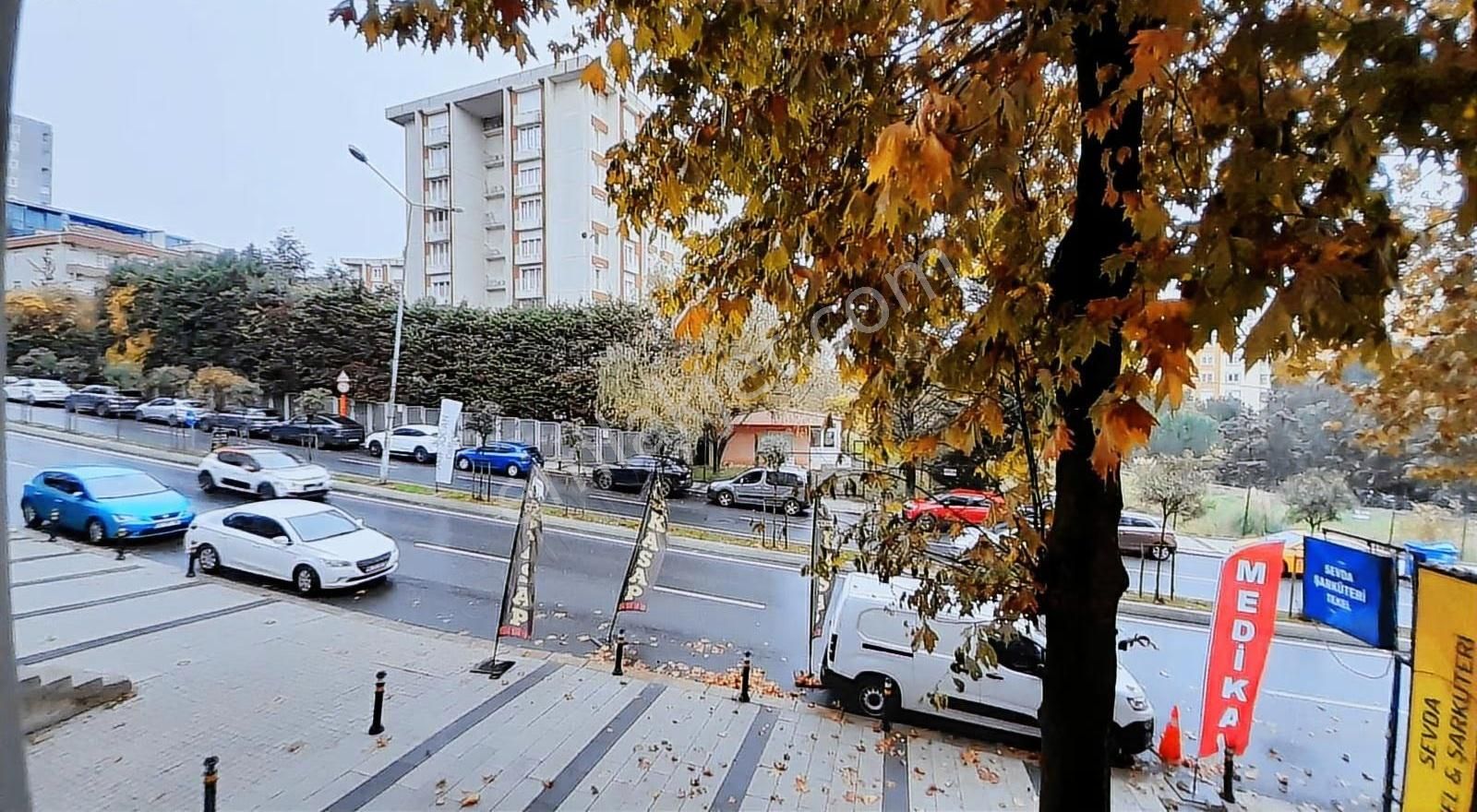 Ataşehir Barajyolu Bulvarda Balkonlu Az Katlı Aile Binasda 3+1 - Görsel 7