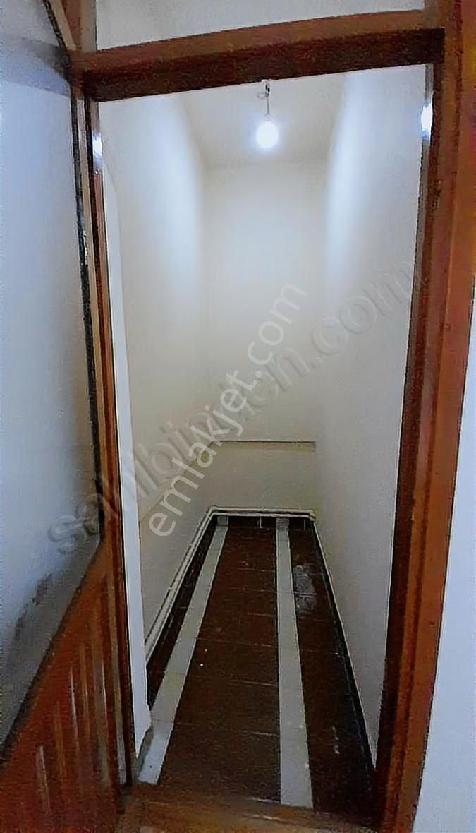 Ataşehir Barajyolu Bulvarda Balkonlu Az Katlı Aile Binasda 3+1 - Görsel 18