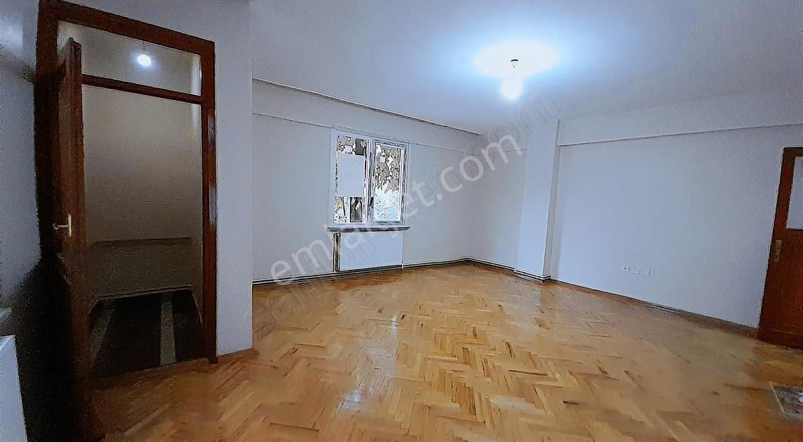 Ataşehir Barajyolu Bulvarda Balkonlu Az Katlı Aile Binasda 3+1 - Görsel 13