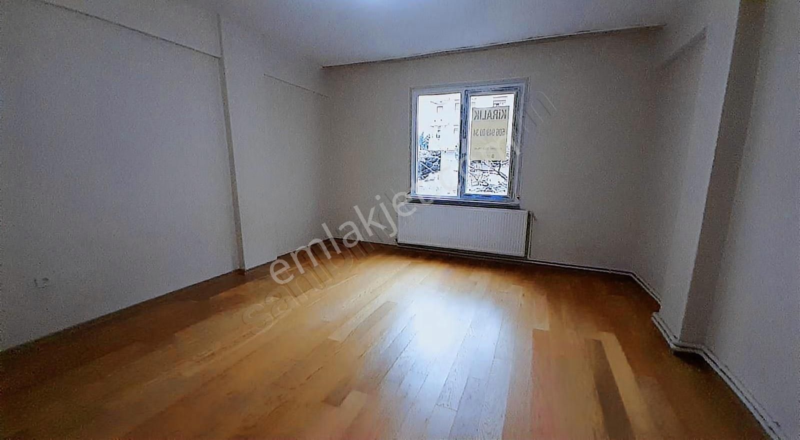 Ataşehir Barajyolu Bulvarda Balkonlu Az Katlı Aile Binasda 3+1 - Görsel 11