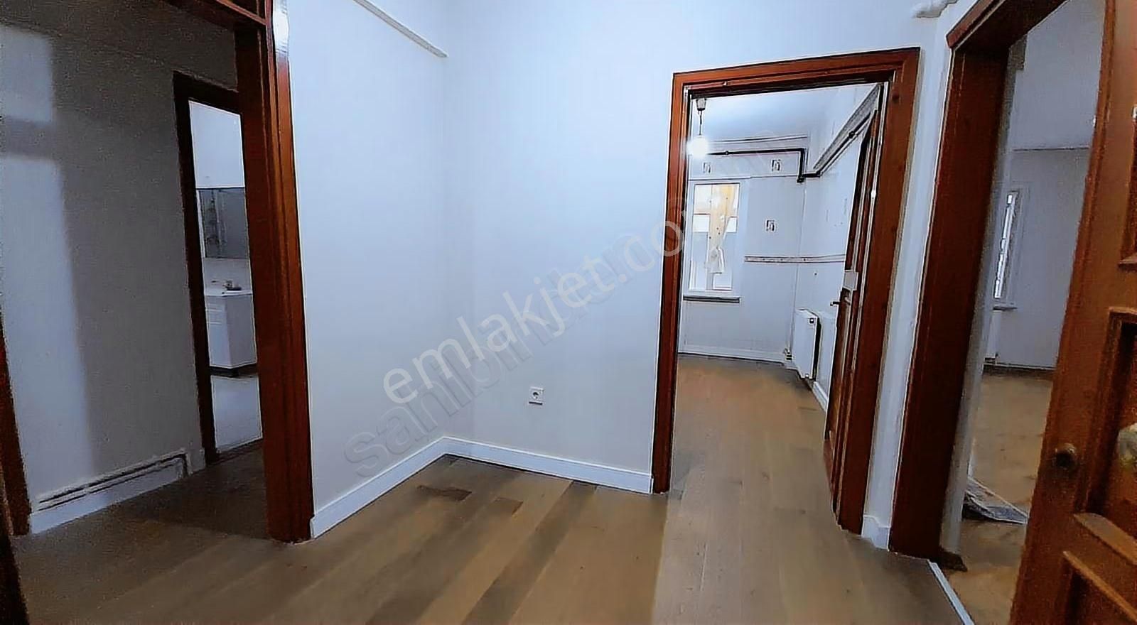 Ataşehir Barajyolu Bulvarda Balkonlu Az Katlı Aile Binasda 3+1 - Görsel 16