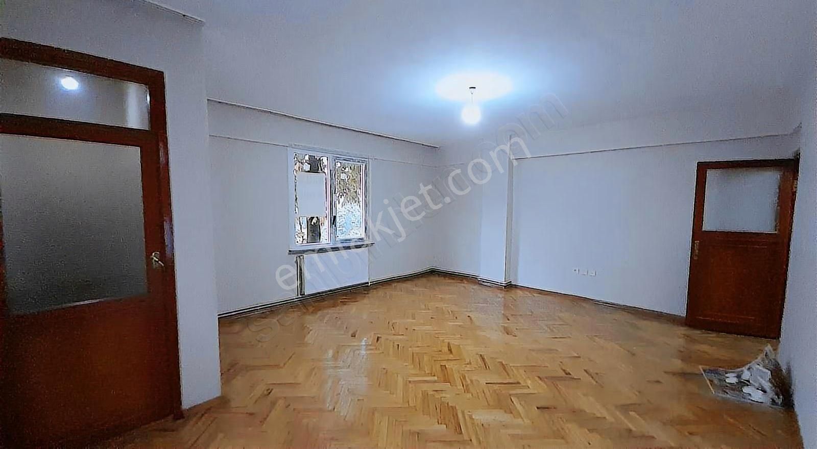 Ataşehir Barajyolu Bulvarda Balkonlu Az Katlı Aile Binasda 3+1 - Görsel 3