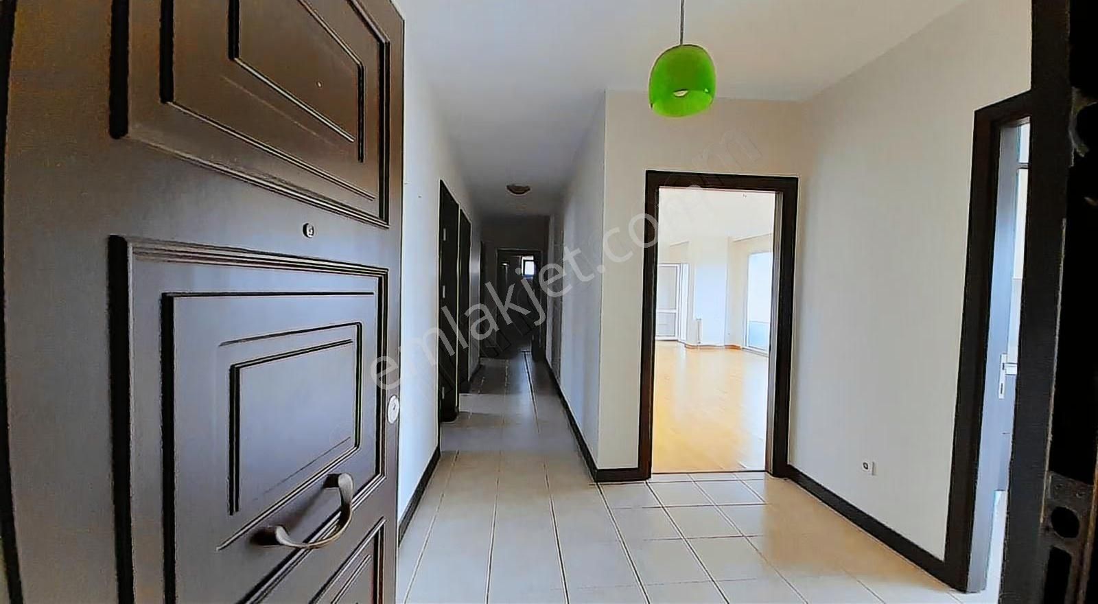 Ataşehir Yenişehir Mh. En Prestijli Binasında 3+1 Net 140 M2 - Görsel 26