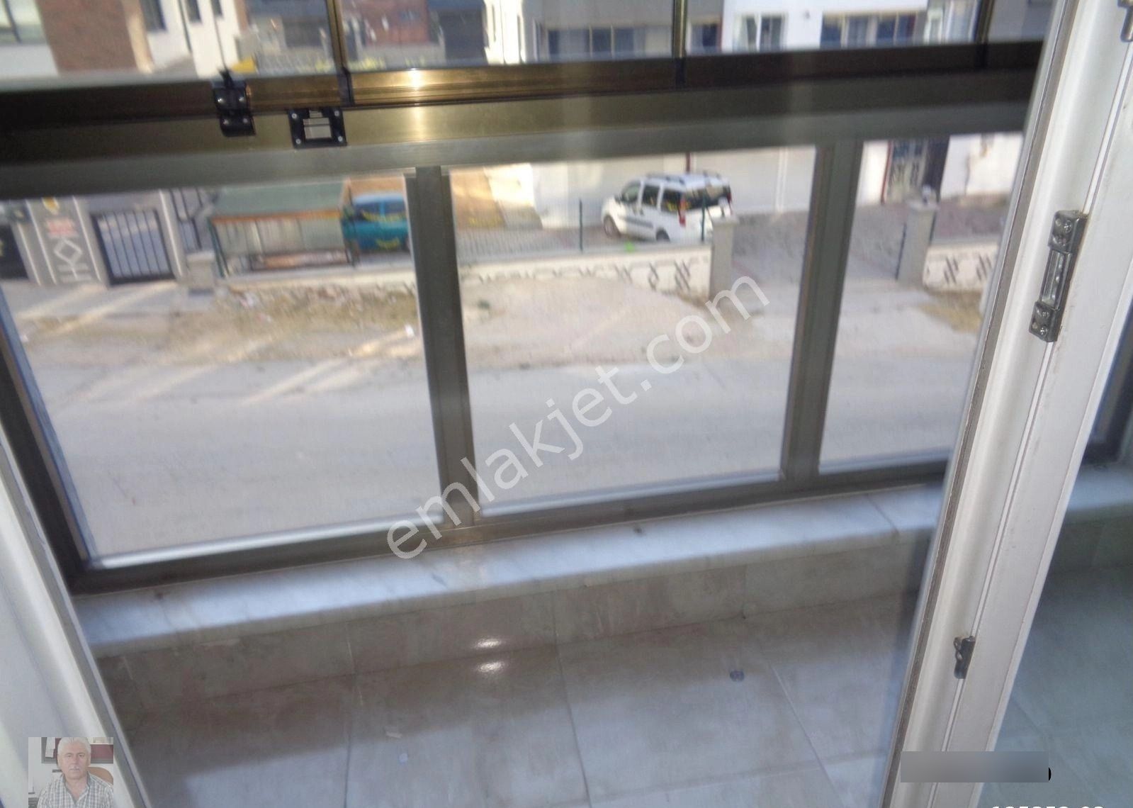 71 Evler Mah. Zümrüt Cami Yakını Arakat Daire - Görsel 3