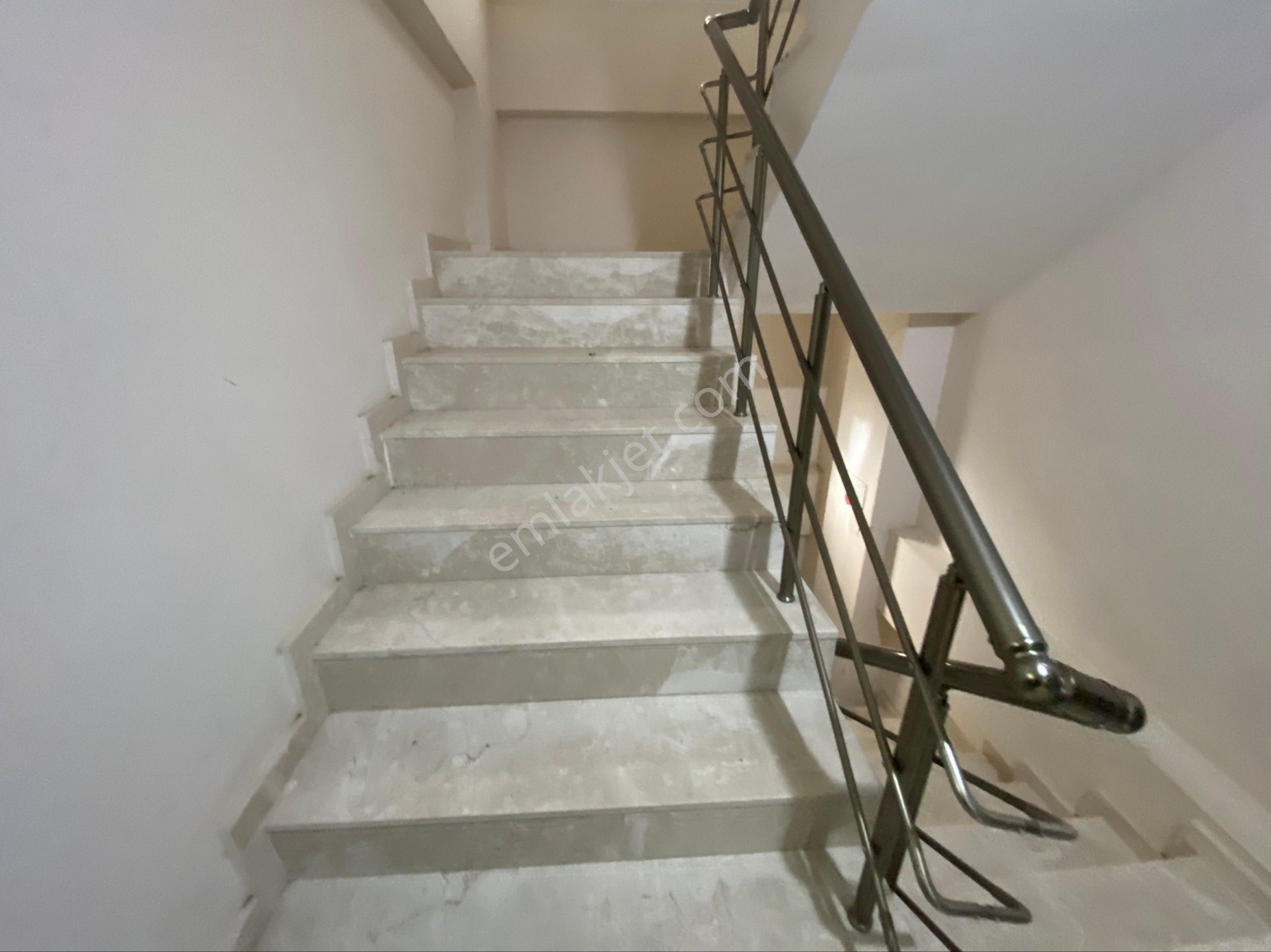 Torbalı Yedieylül Mah Kiralık 2+1 Ara Kat Lüks Daire - Görsel 11