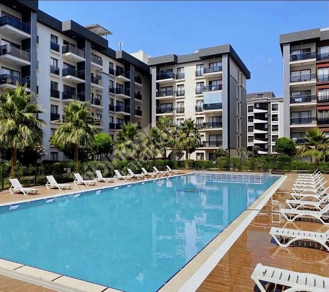 Torbalı’da Havuzlu Sitede Kiralık 1+1 Ara Kat Daire