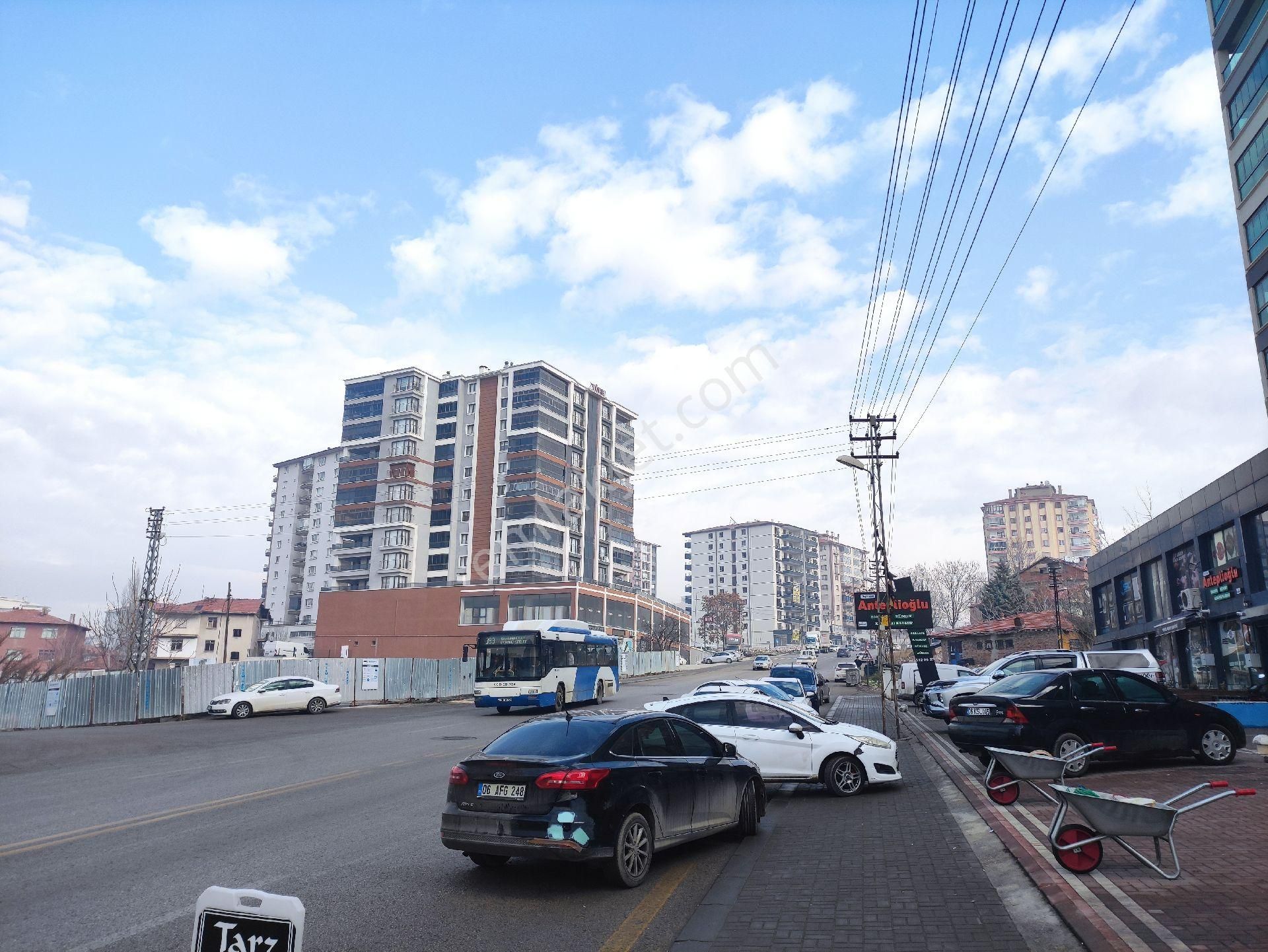 Ulubey Mah Cadde Üzerinde Sitelere Yakın 65 M2 Asma Kat Yapımına Uygun Satılık Dükkan - Görsel 2