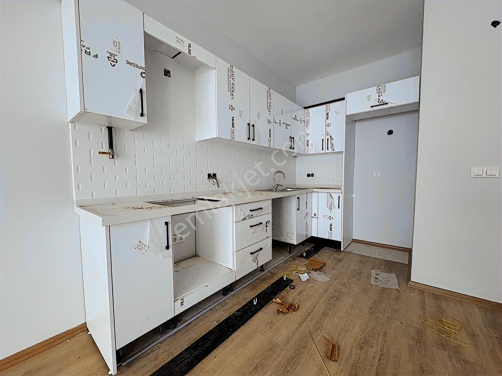 Yatırım'dan Altıntepe'de Balkonlu Sıfır Yapıda Katta Konforlu2+1 - Görsel 18