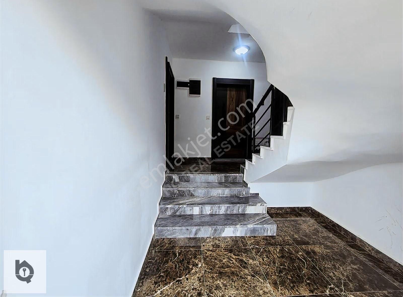 Hq Emlaktan Plaja 2km Mesafe'de Havuzlu Binada Satılık 1+1 Daire - Görsel 4