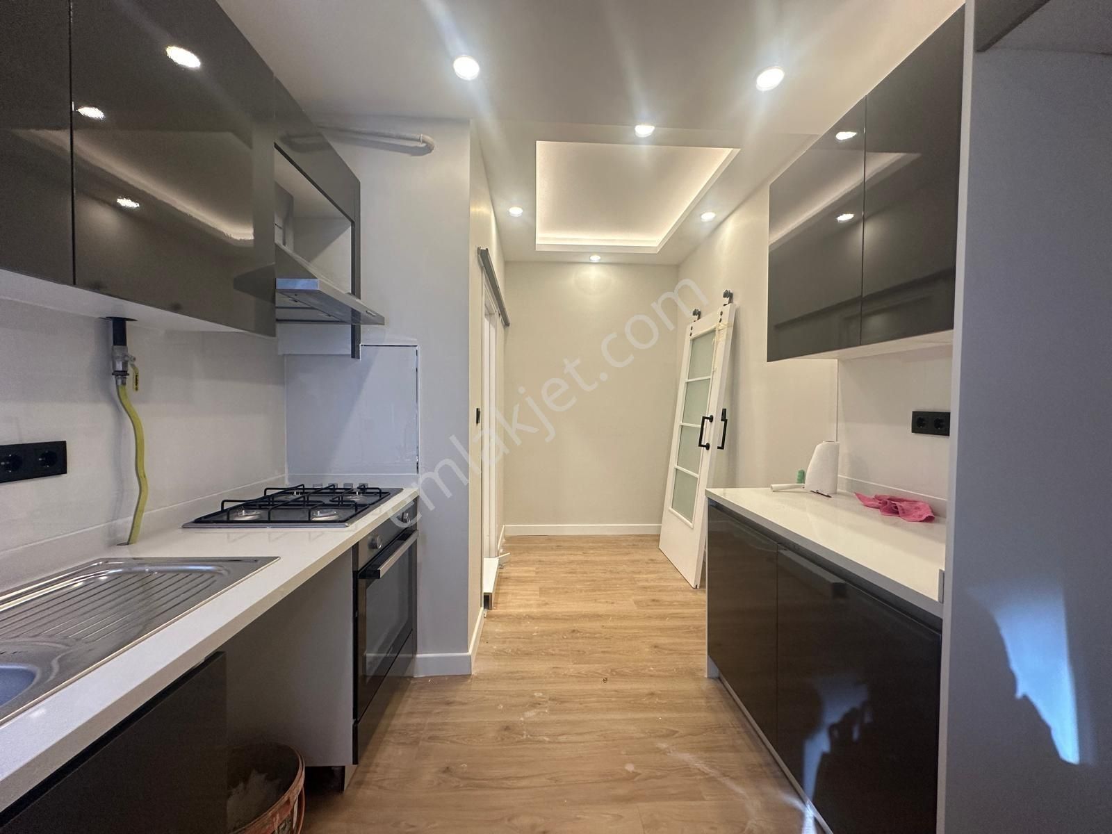 Yatırımdan Altıntepe'de Ayrı Mutfaklı 1.kat Sokağa Cephe 3+1 - Görsel 3