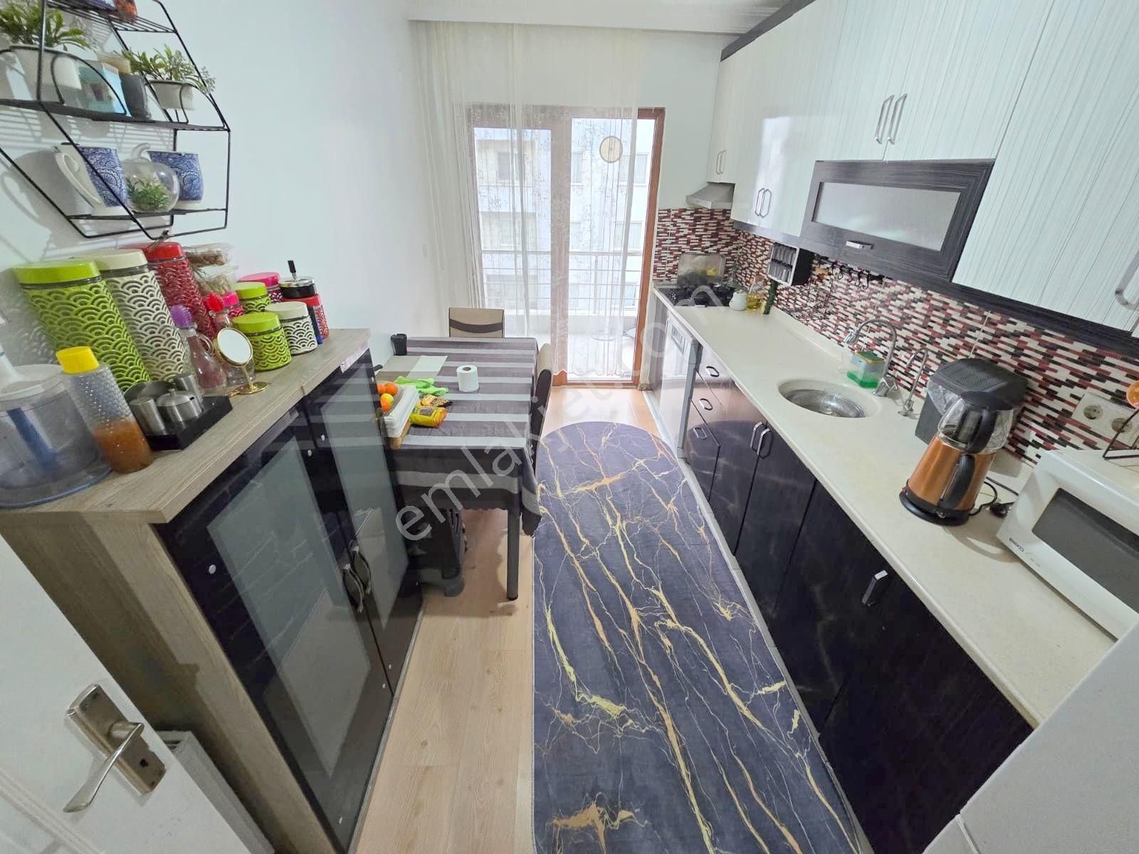 🔵kadıköy'de Ayrı Mutfaklı Merkezi Konumda Geniş Balkonlu 2+1 Daire