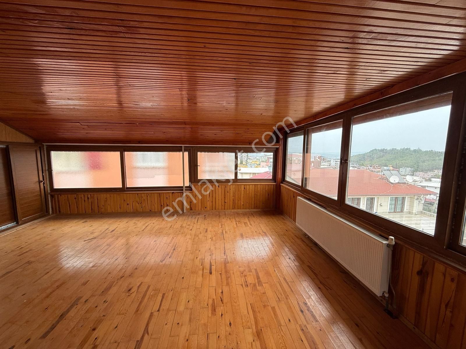 3ev Emlak'tan Kurttepe Mah. Göl Manzaralı 4+1 Kiralık Daire