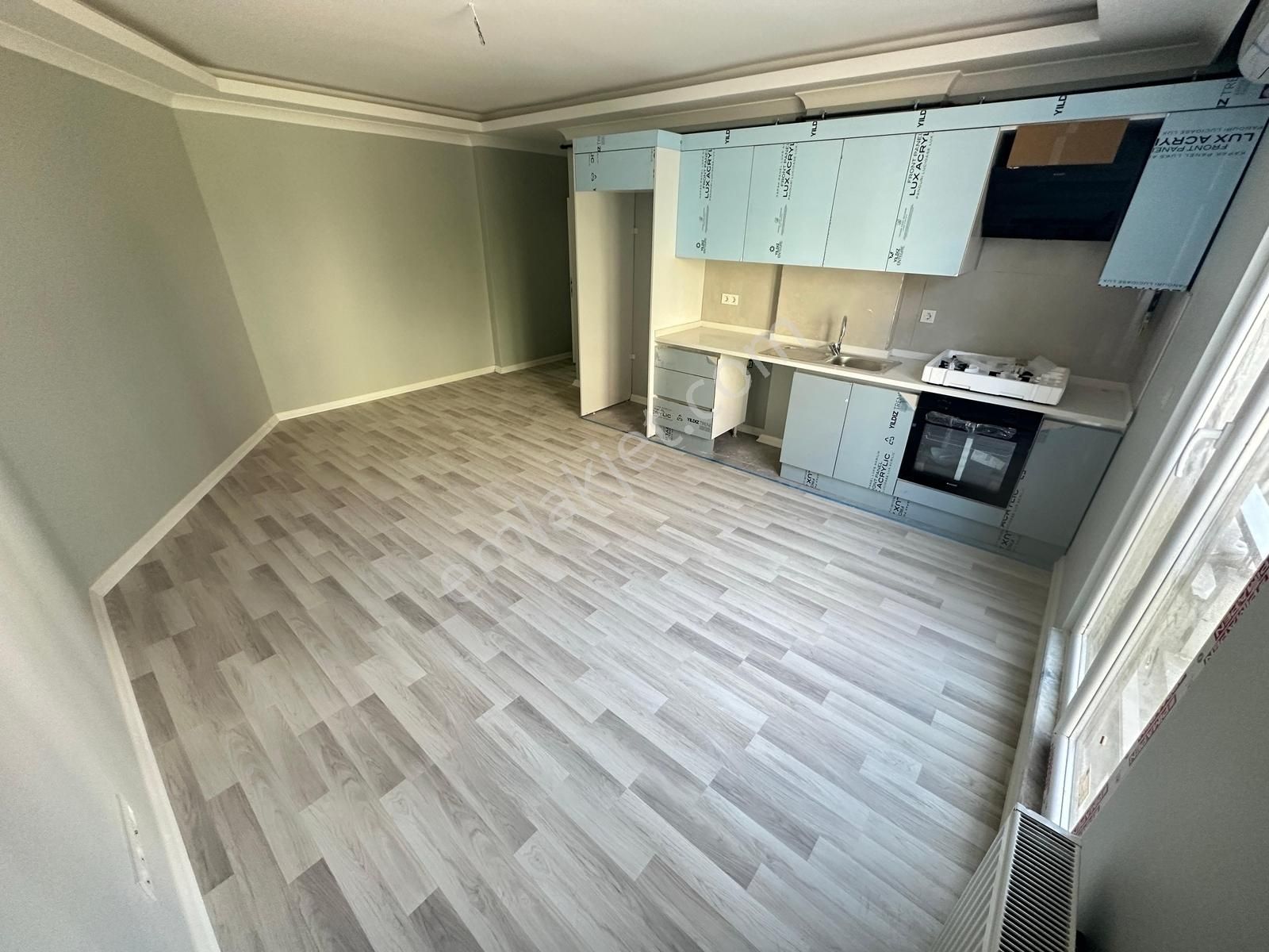 Yatırım'dan Küçükyalı Çınar Sahilde Sıfır Yapı Katta Ön Cephe2+1 - Görsel 24