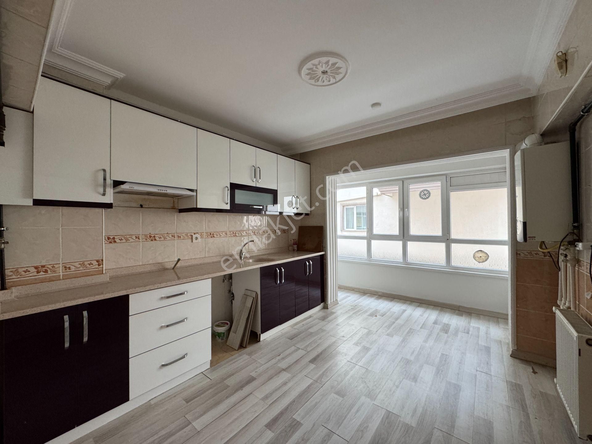 Pursaklar Mehmet Zengin Emlak'tan Yunus Emre Mah. Çift Banyolu 1.kot 3+1 Yapılı Masrafsız Daire