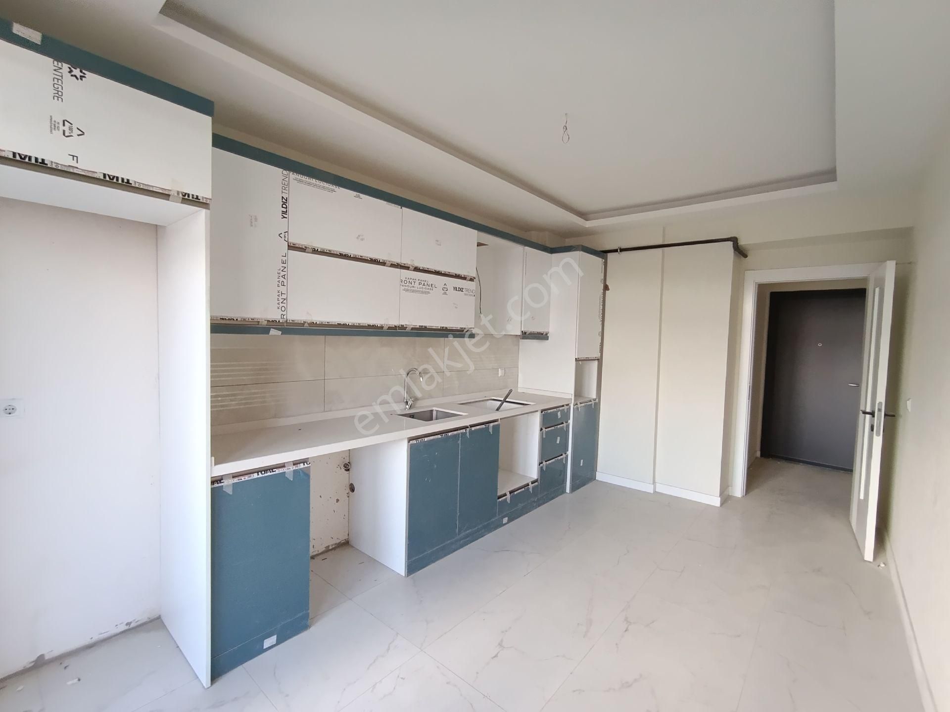 Keçeciler Caddesin De Acil Satılık 3+1 Ara Kat Köşe Daire