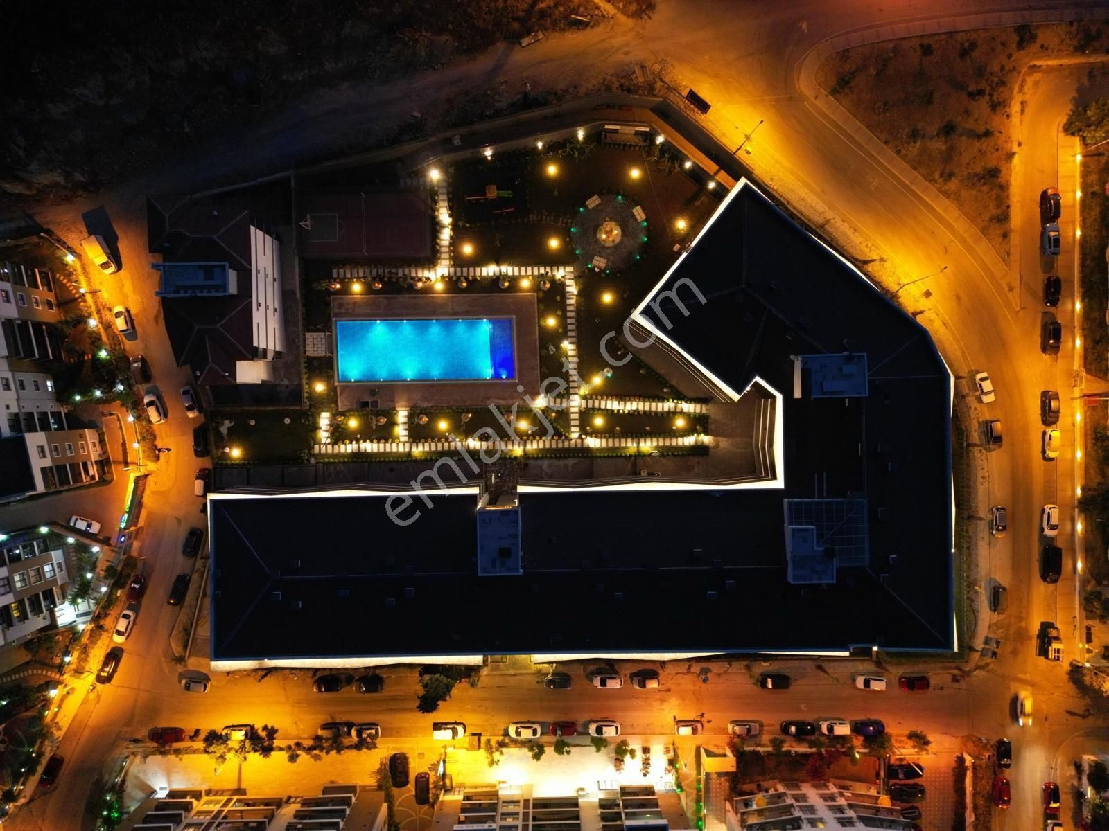 Kuşadası Havuzlu Site İçerisinde Satılık Lüks 2+1 Daire - Görsel 3