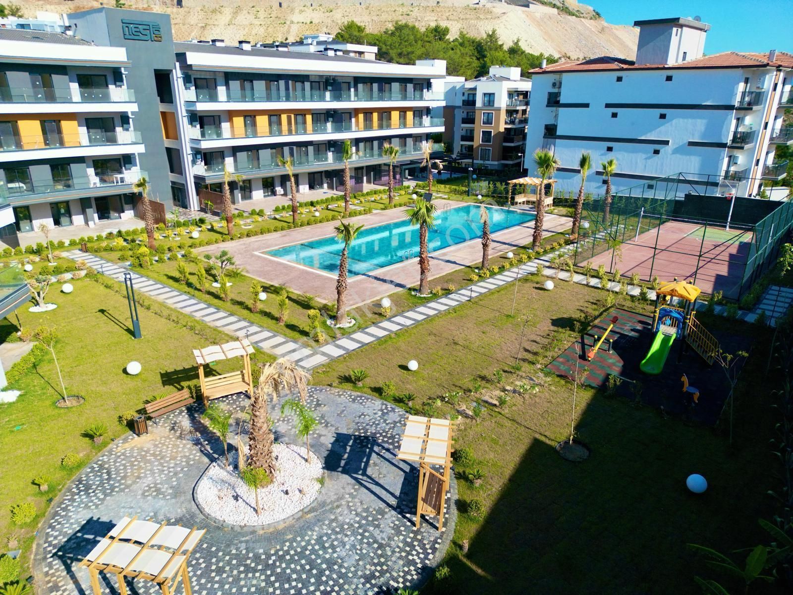 Kuşadası Havuzlu Site İçerisinde Satılık Lüks 2+1 Daire - Görsel 4