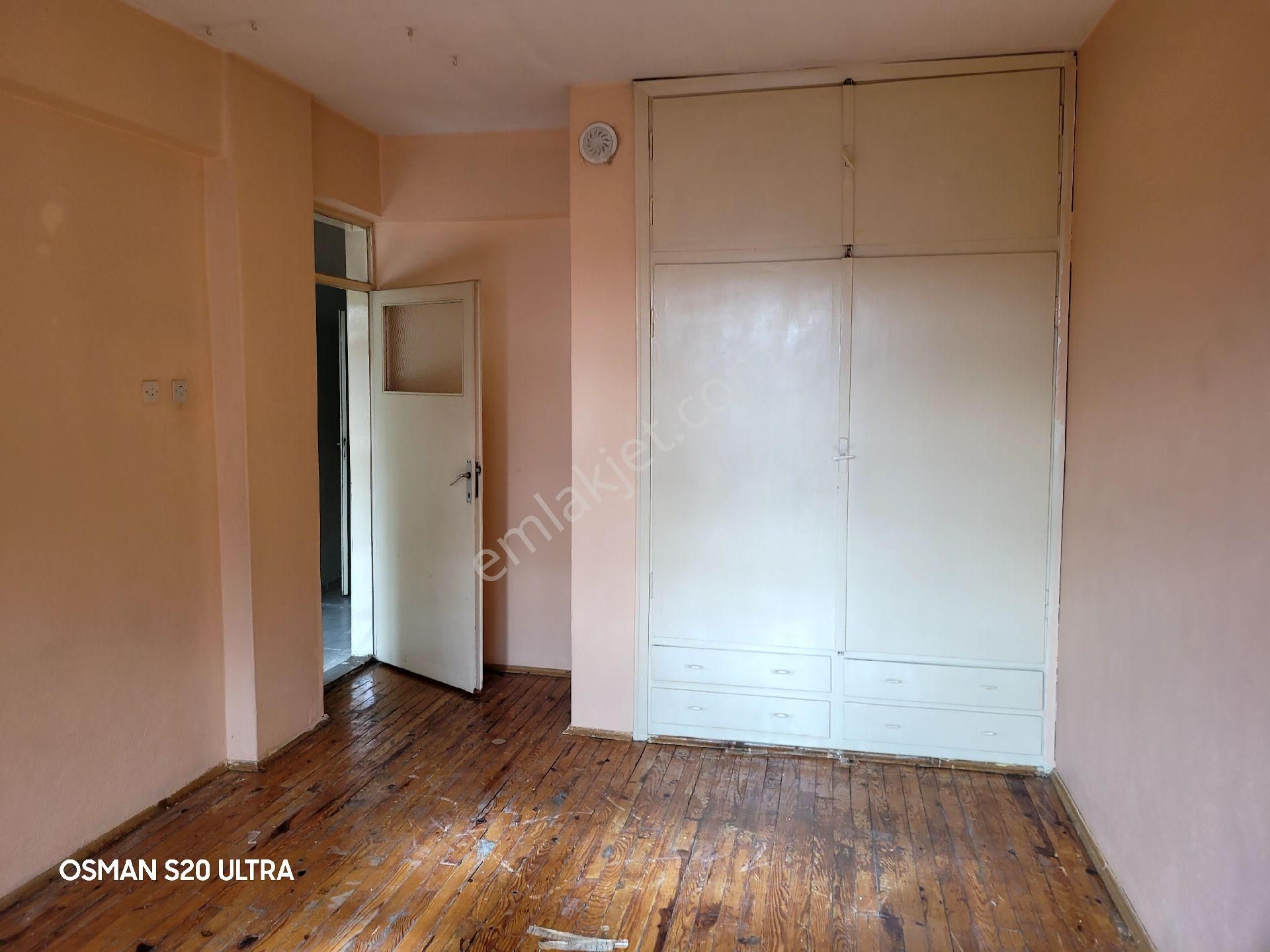 Şirin Hanım Çeşmesi Yanı Çarşıda 3+1 Yapılı Bakımlı Düzgün Sonkat Kiralık - Görsel 4