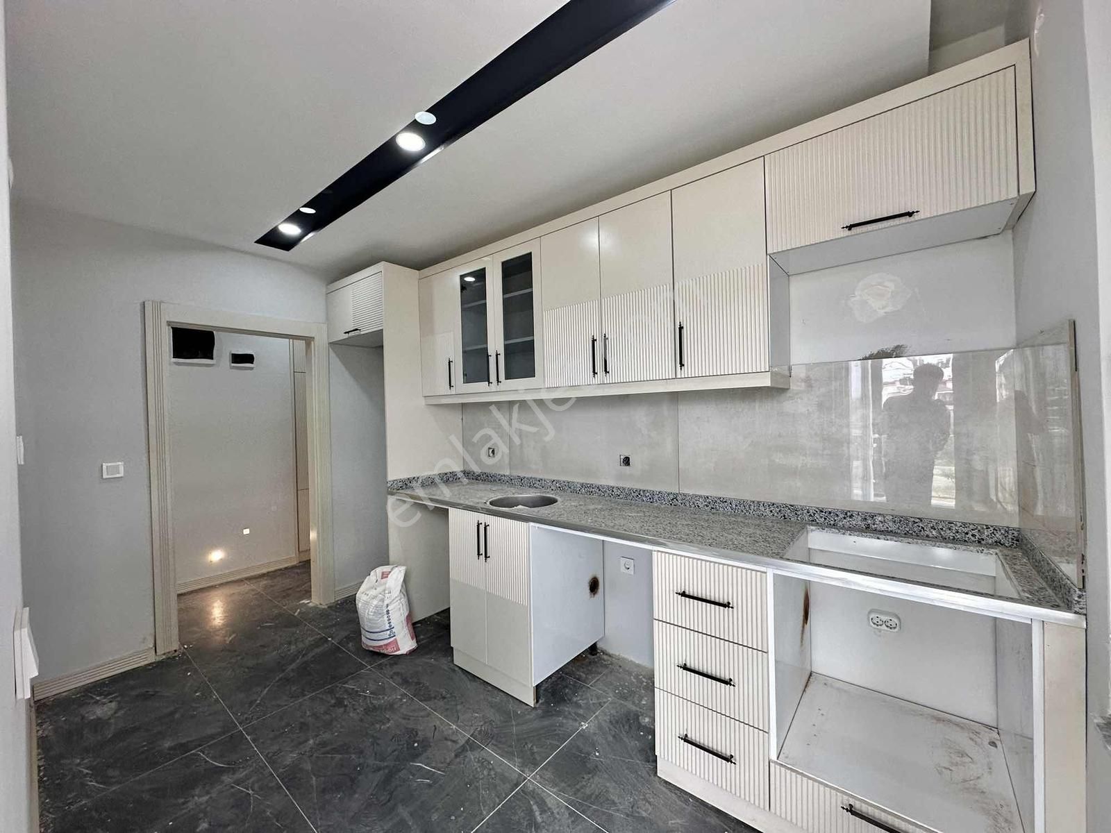 Acill Ayanoğlu'nda_2+1 Sıfır Katta Tramvayın Dibi Satılık Daire - Görsel 5