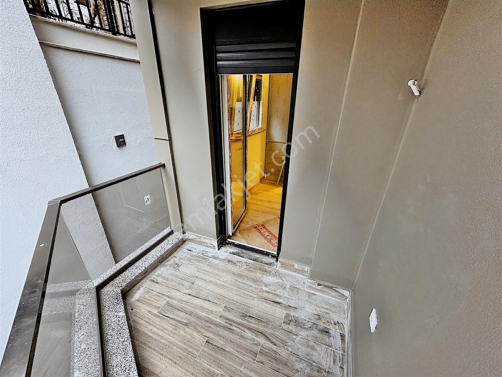 Yatırım'dan Çınar'da Bağdat Cad. Yakın Ara Katta Sıfır Lüks 2+1 - Görsel 12