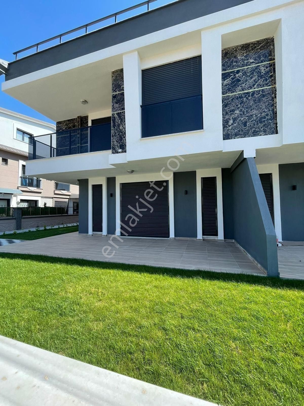 Efeler’de 4+1 Takasa Açık Lüks Villa